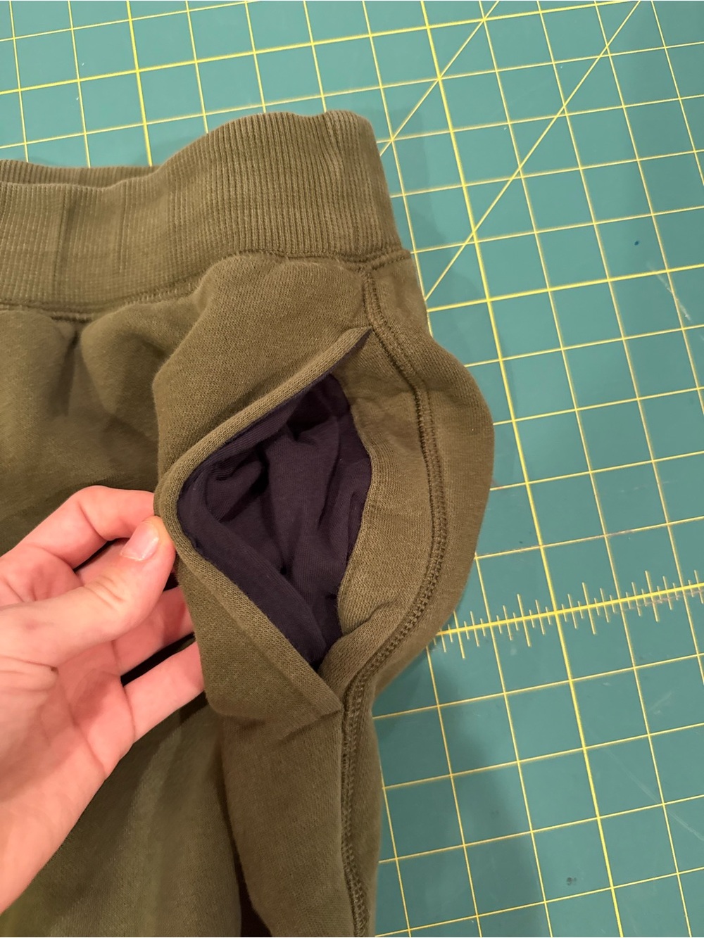 Under Armour Men’s Olive Green Fleece Joggers - Picture 5 of 7